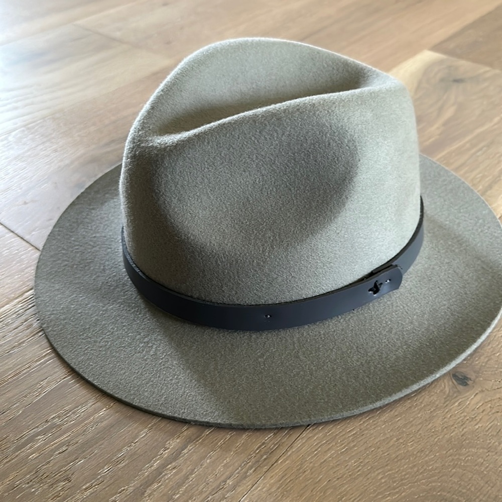 Saks Fifth Avenue gray hat. Never worn!